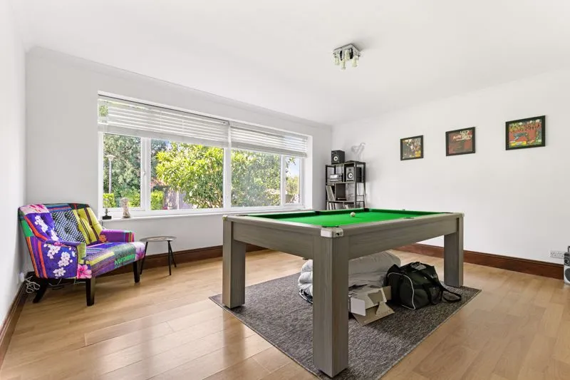 St. Georges Avenue, Weybridge KT13 0DW, photo 7
