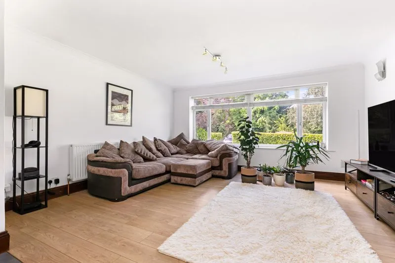 St. Georges Avenue, Weybridge KT13 0DW, photo 5