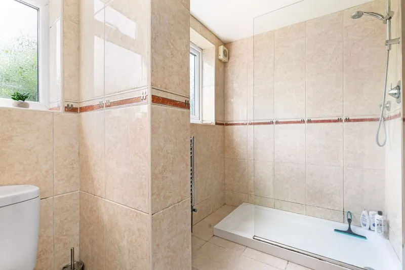 St. Georges Avenue, Weybridge KT13 0DW, photo 9