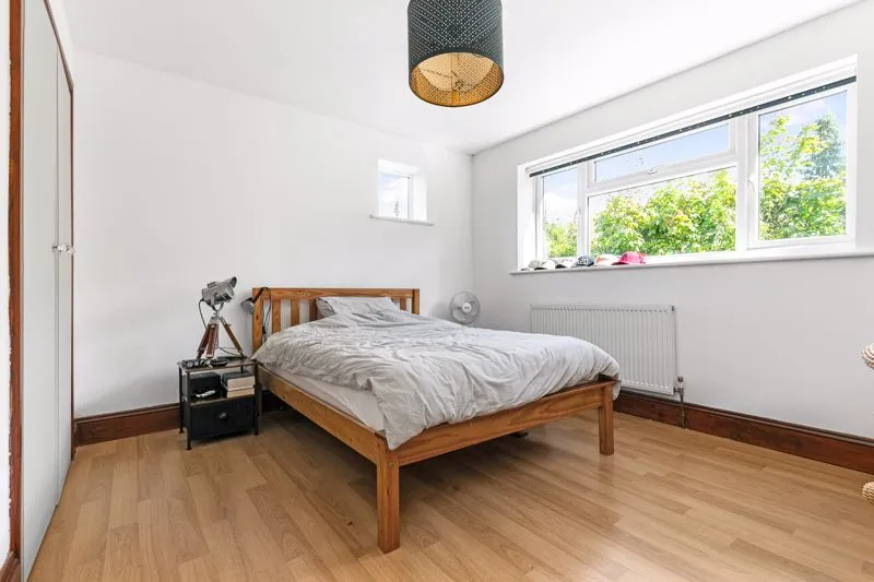 St. Georges Avenue, Weybridge KT13 0DW, photo 6