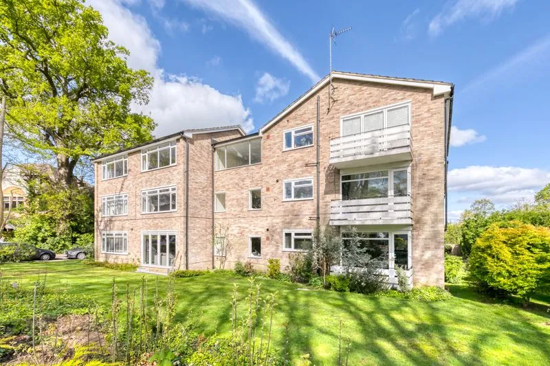 St. Georges Avenue, Weybridge KT13 0DW, photo 10