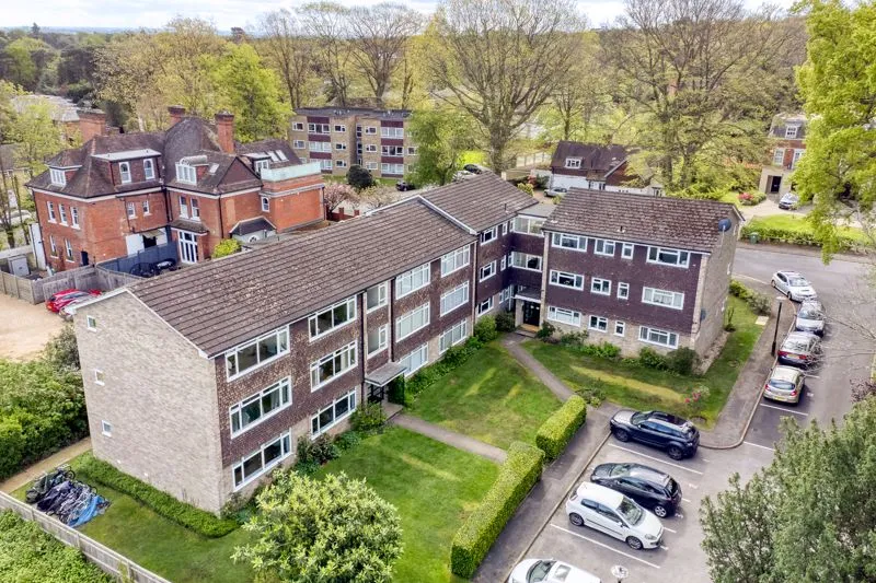 2 bed flat for sale — St. Georges Avenue, Weybridge KT13 0DW