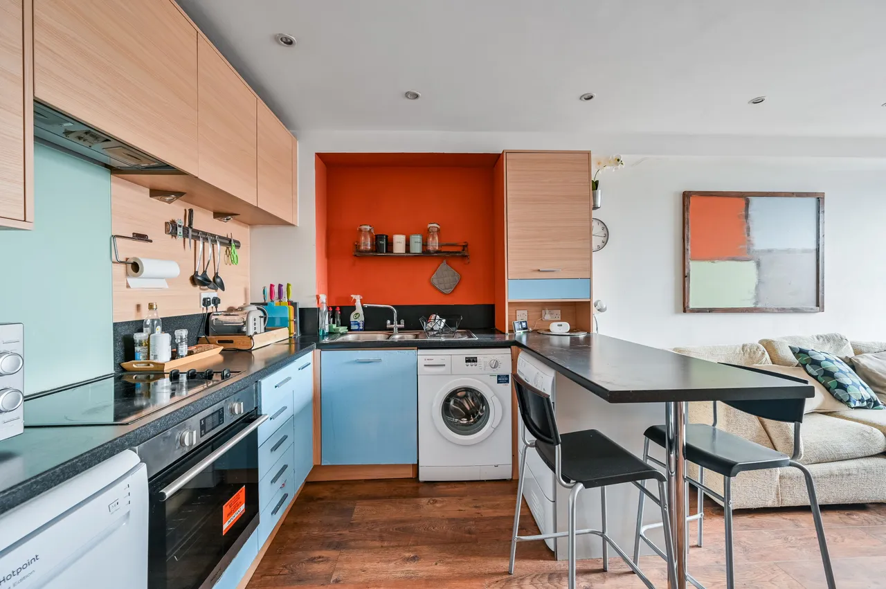 Flat 24, Butterfield House, Berber Parade, London, photo 3