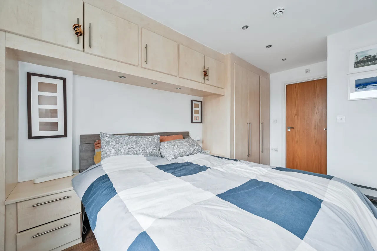 Flat 24, Butterfield House, Berber Parade, London, photo 8