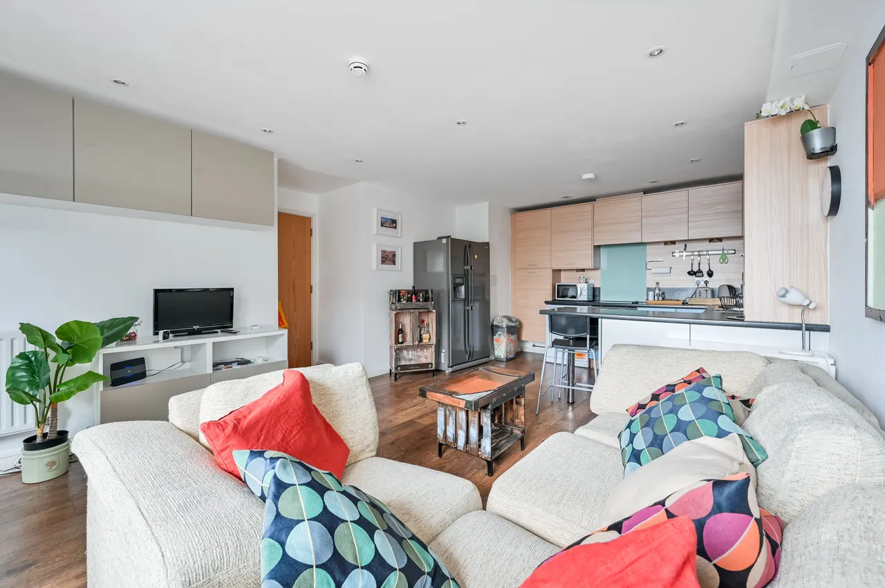 Flat 24, Butterfield House, Berber Parade, London, photo 6