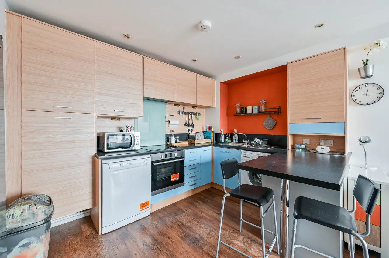 Flat 24, Butterfield House, Berber Parade, London, photo 2