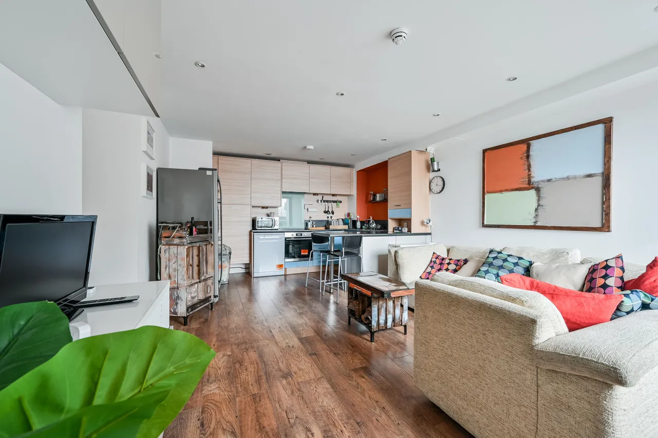 Flat 24, Butterfield House, Berber Parade, London, photo 5