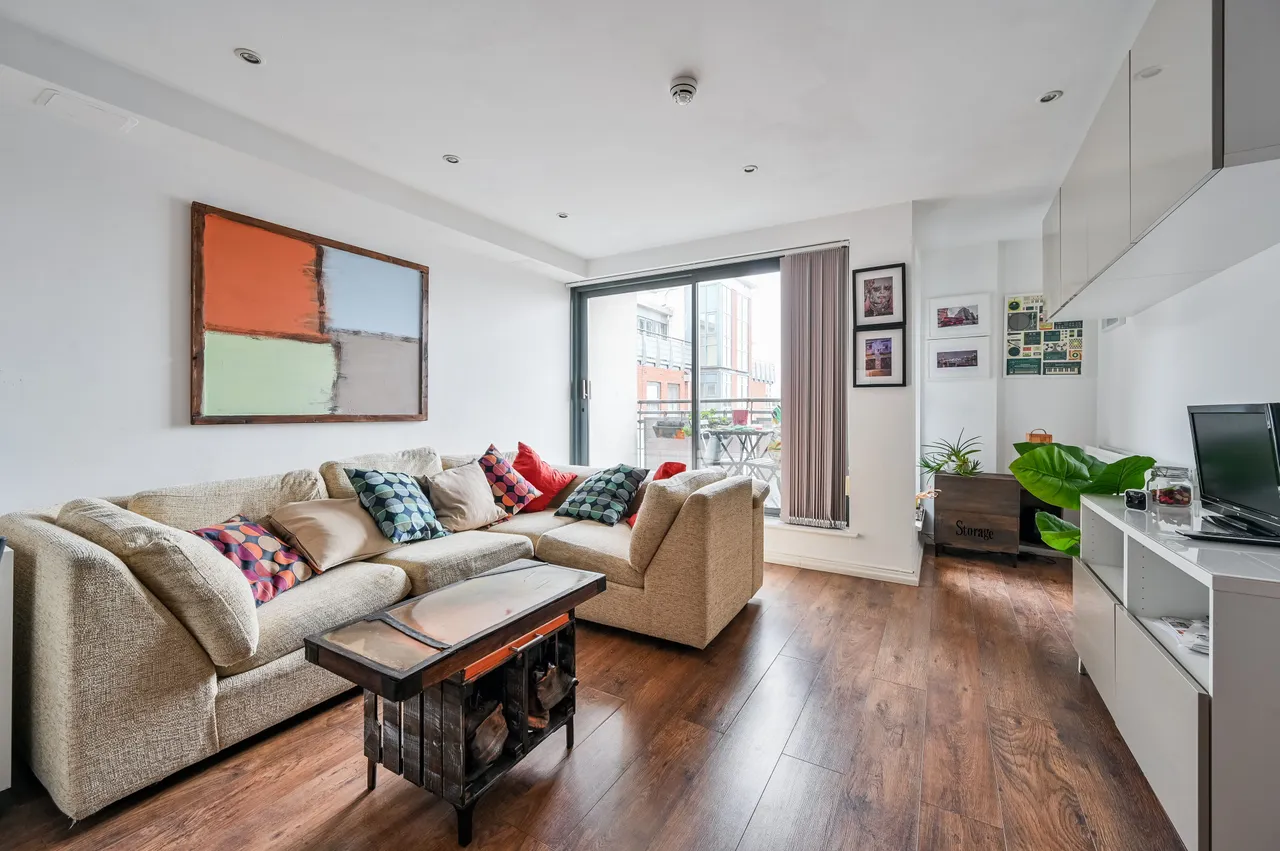 Flat 24, Butterfield House, Berber Parade, London, photo 4