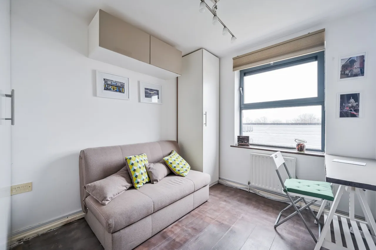 Flat 24, Butterfield House, Berber Parade, London, photo 10