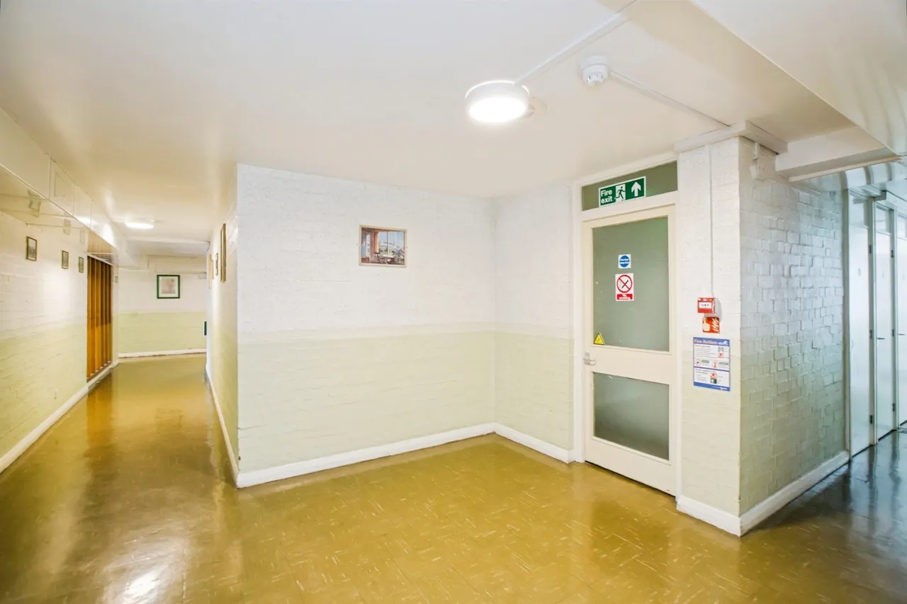 Towngate House, Elland, HX5, photo 7