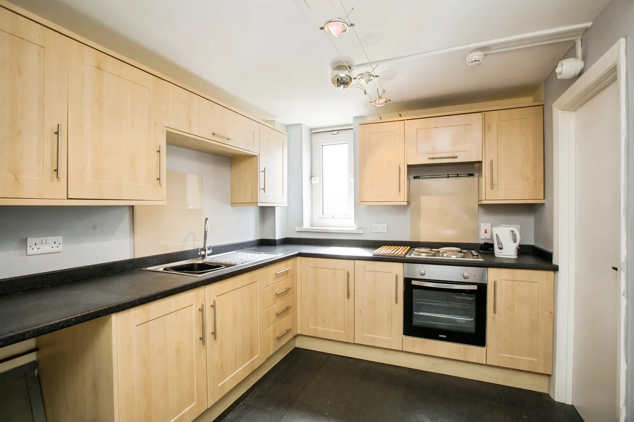 Towngate House, Elland, HX5, photo 11