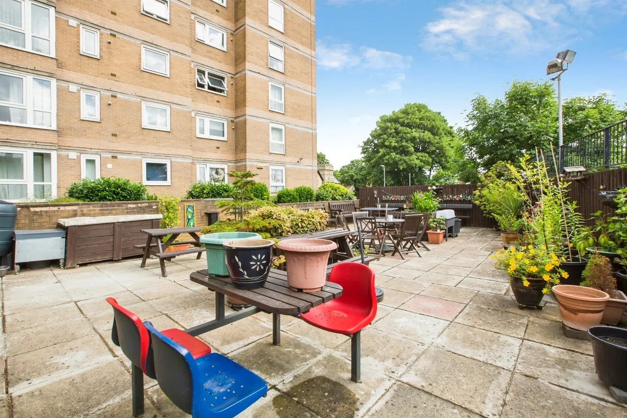 Towngate House, Elland, HX5, photo 6