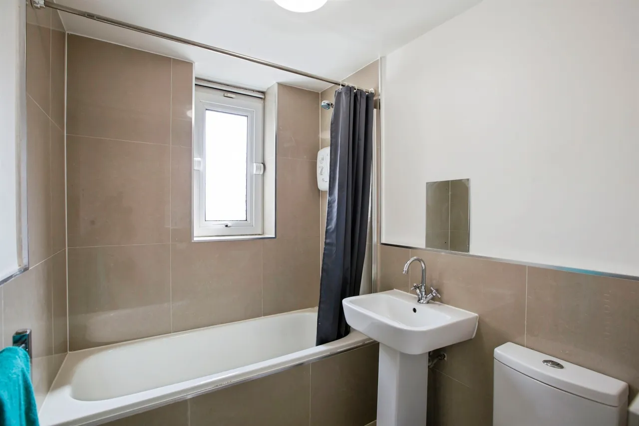 Towngate House, Elland, HX5, photo 3