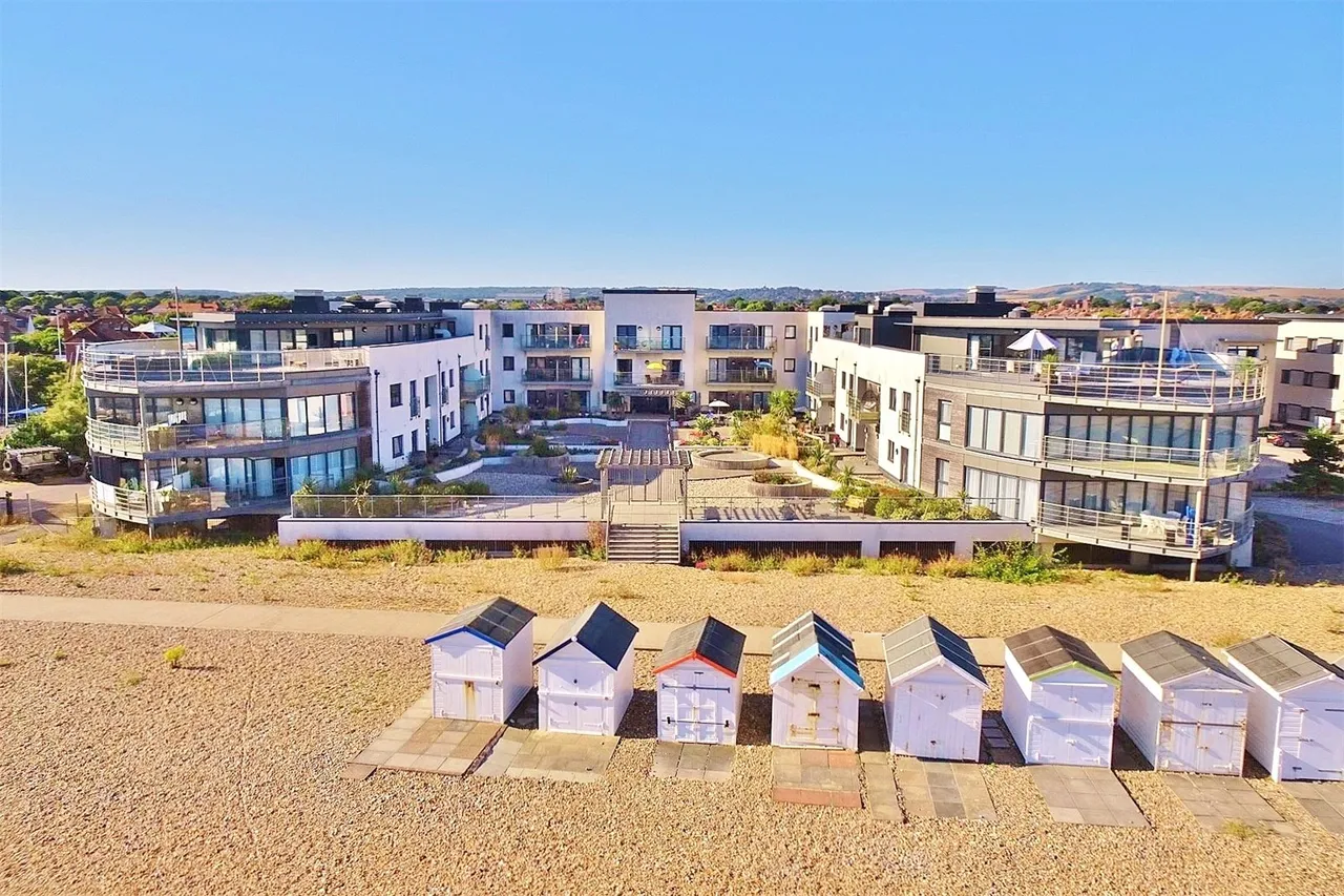 2 bed flat for sale, The Waterfront, Goring-by-Sea, BN12