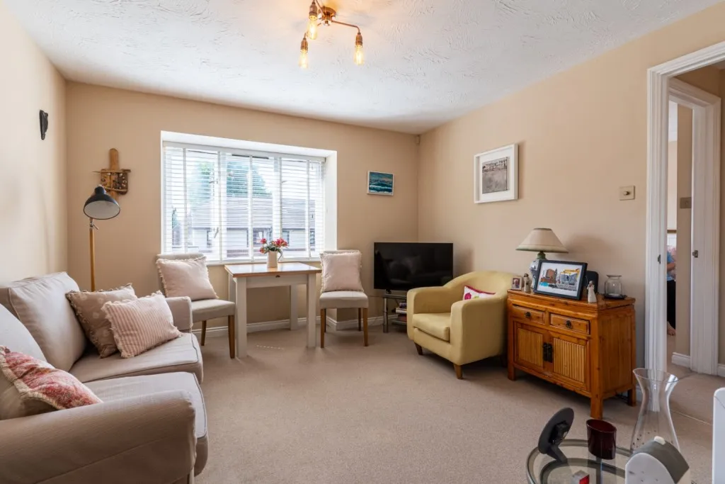 1 bed flat for sale, Haig Gardens, Gravesend, DA12