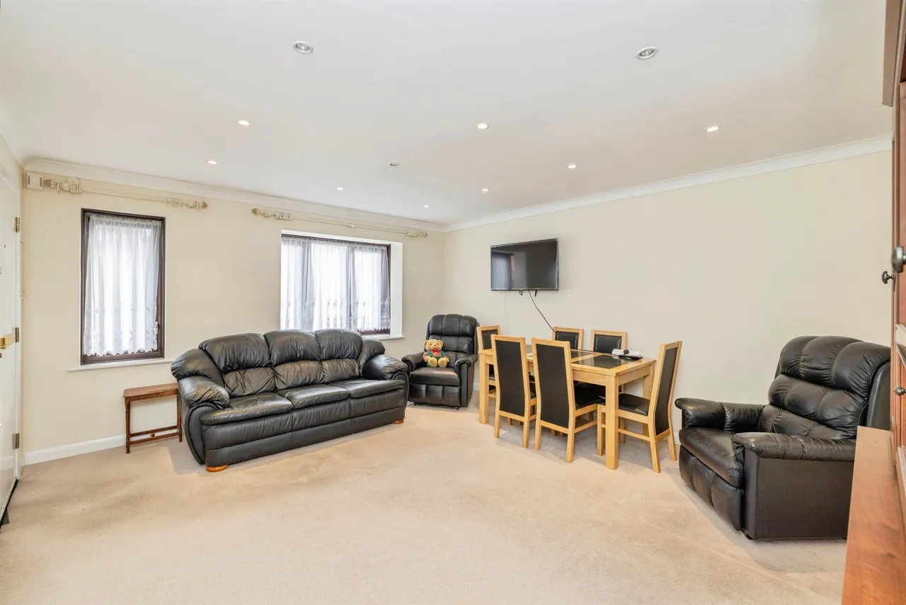 High Street, Bushey, photo 11