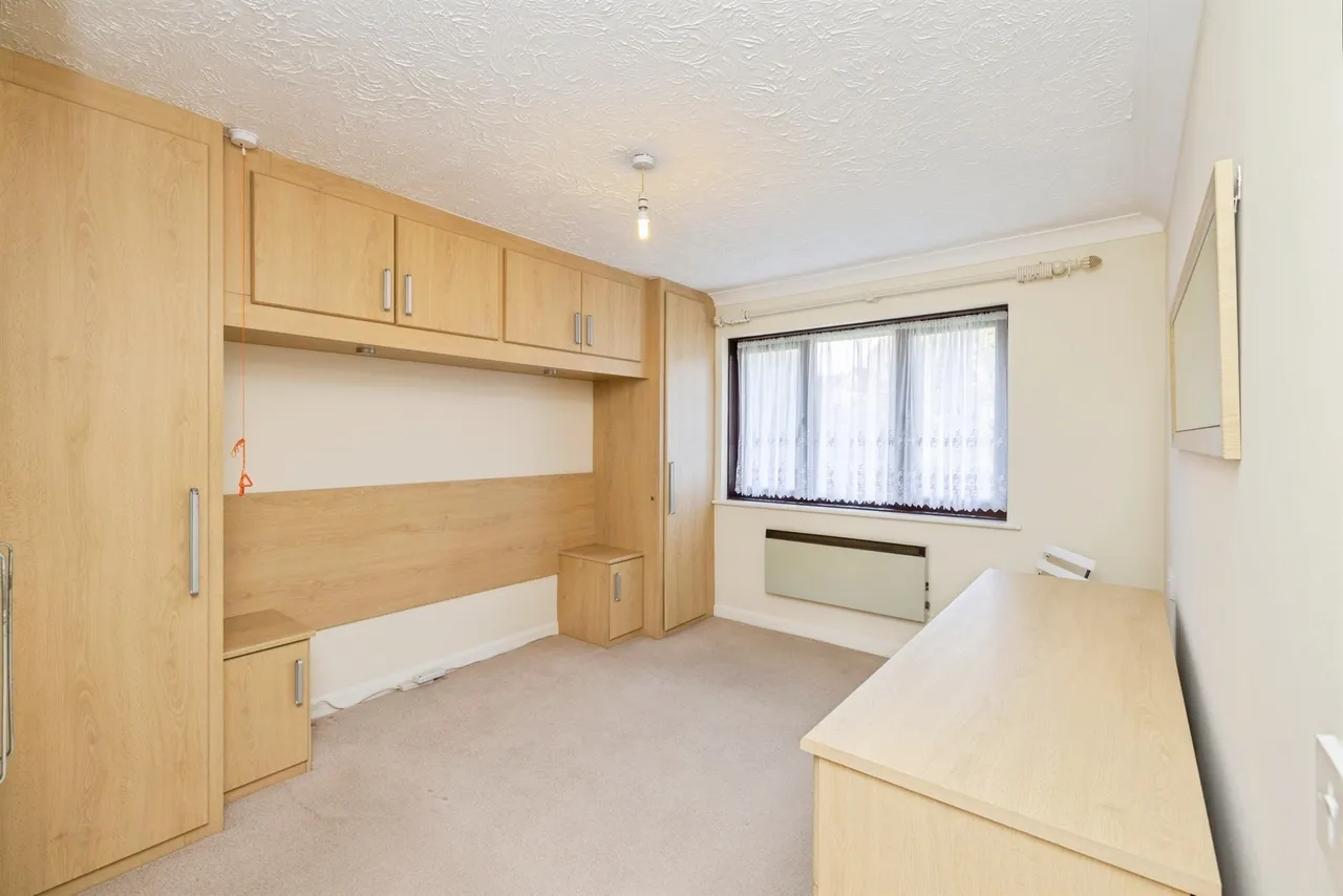 High Street, Bushey, photo 6