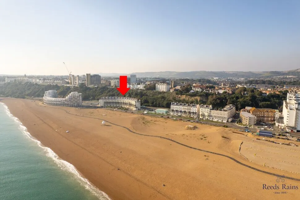 2 bed flat for sale, Marine Crescent, Folkestone, CT20