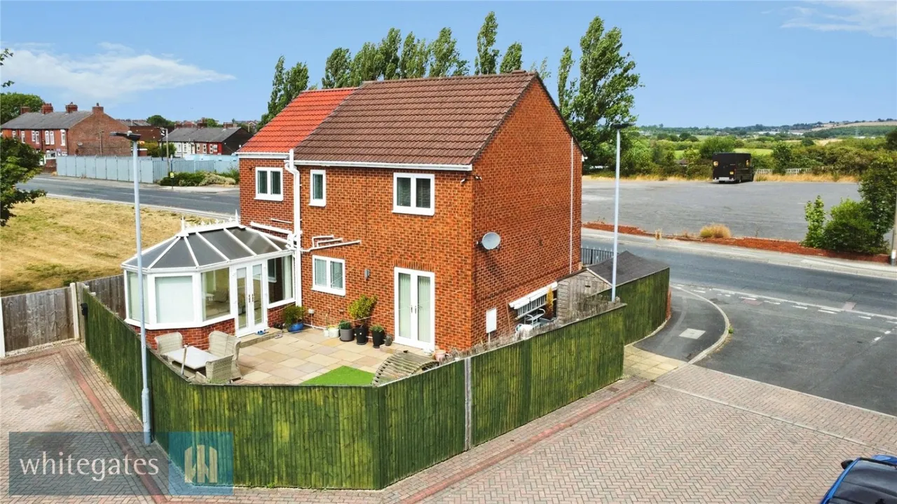 Pinfold Gardens, Cudworth, S72, photo 26