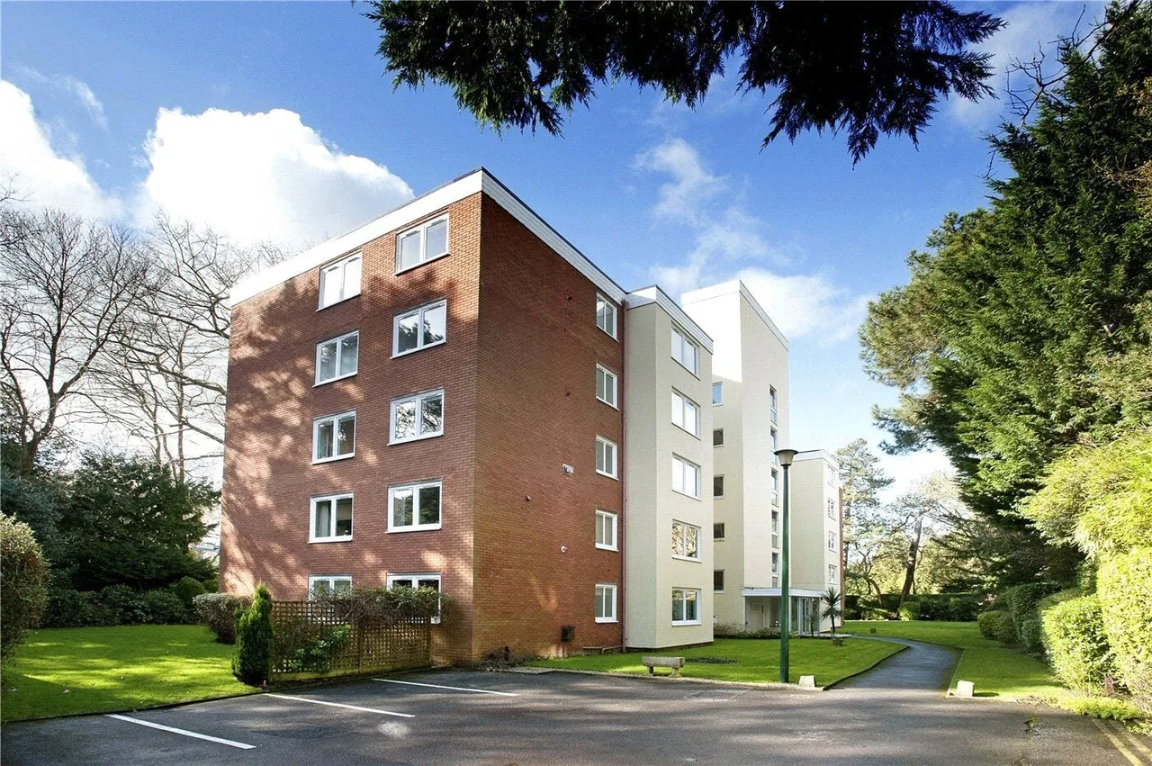 2 bed flat to rent, The Avenue, Poole, BH13