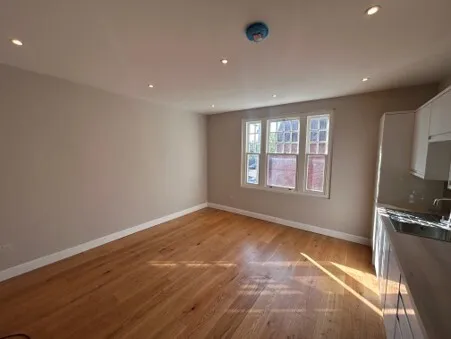 Town centre, RH10, photo 2