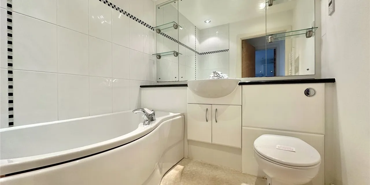 Adler Way, Riverside, L3, photo 9