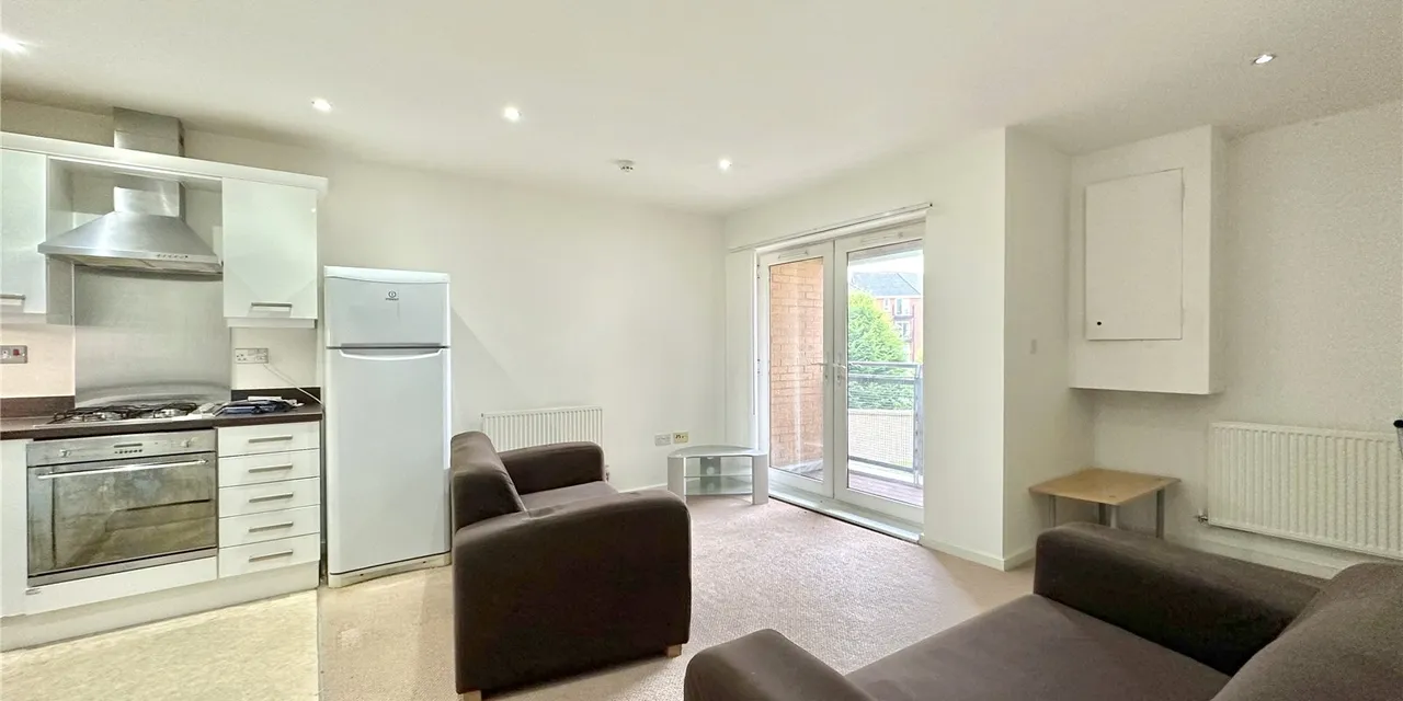 Adler Way, Riverside, L3, photo 2