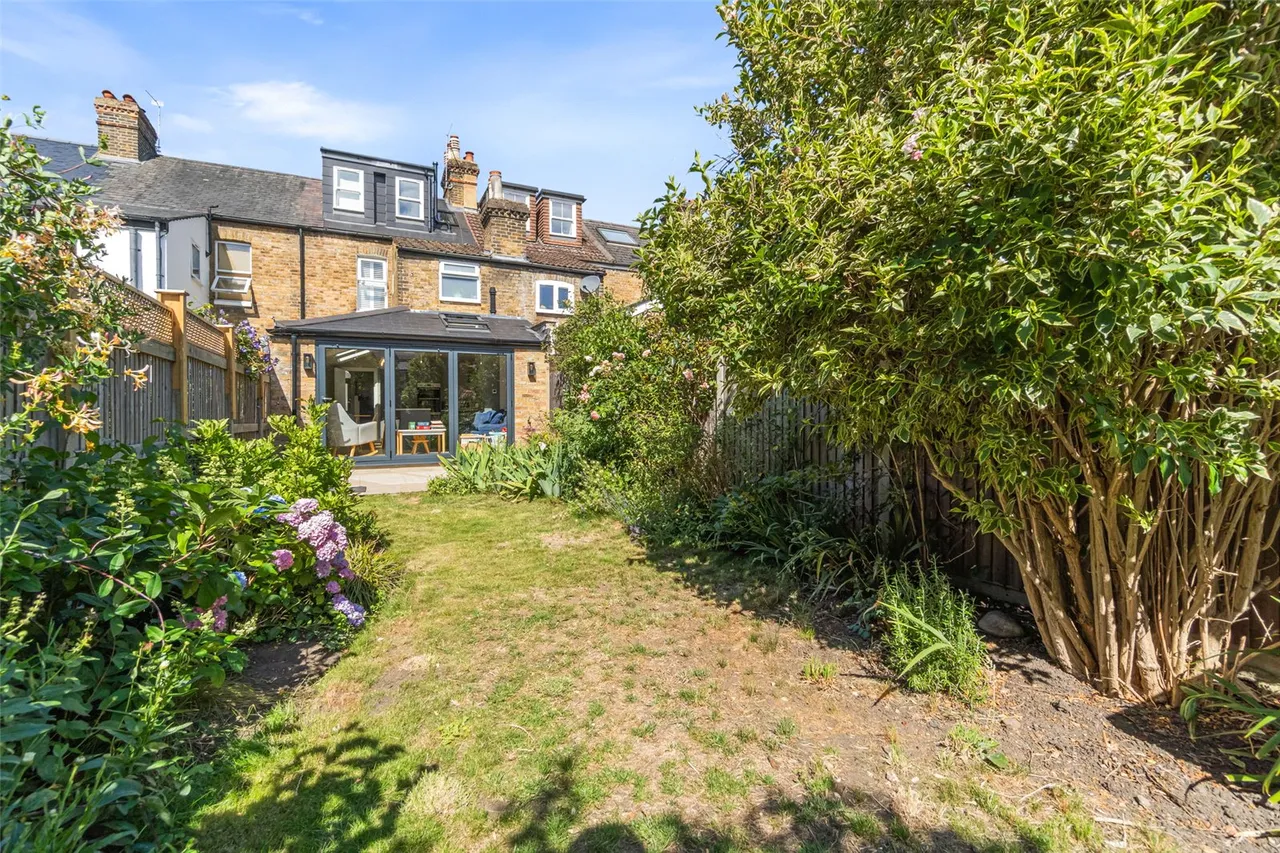 Avenue Road, Hampton, TW12 2BH, photo 12