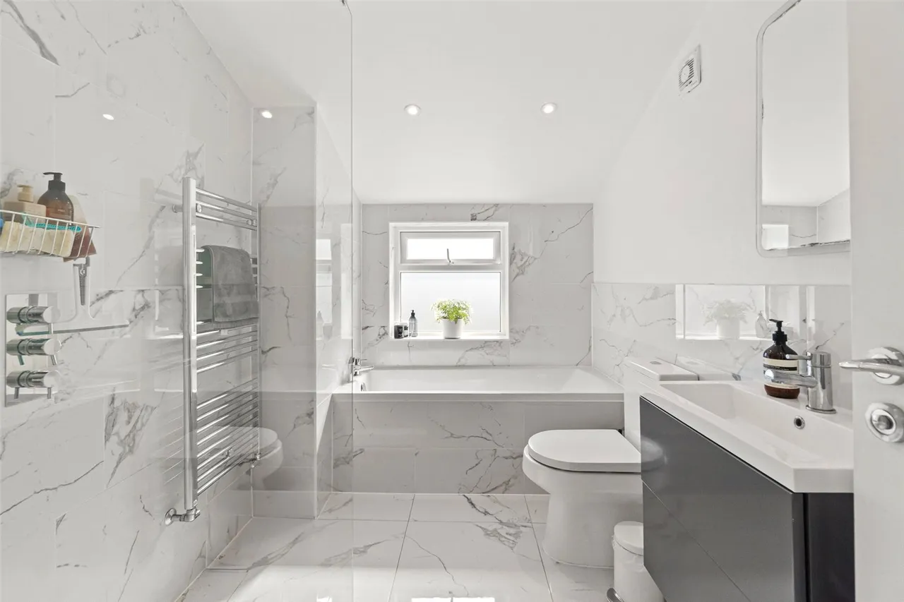 Avenue Road, Hampton, TW12 2BH, photo 10