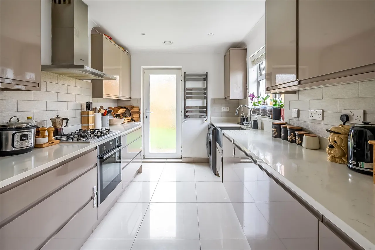 Poplar Avenue, Leatherhead, KT22, photo 3