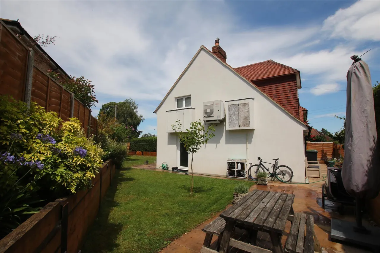 Poplar Avenue, Leatherhead, KT22, photo 9