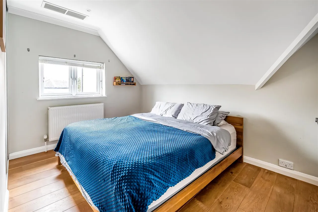 Poplar Avenue, Leatherhead, KT22, photo 5