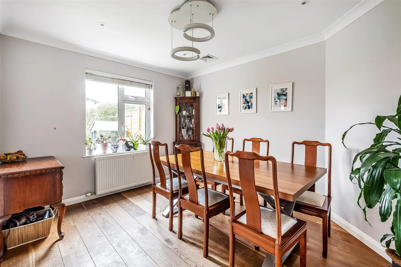 Poplar Avenue, Leatherhead, KT22, photo 8