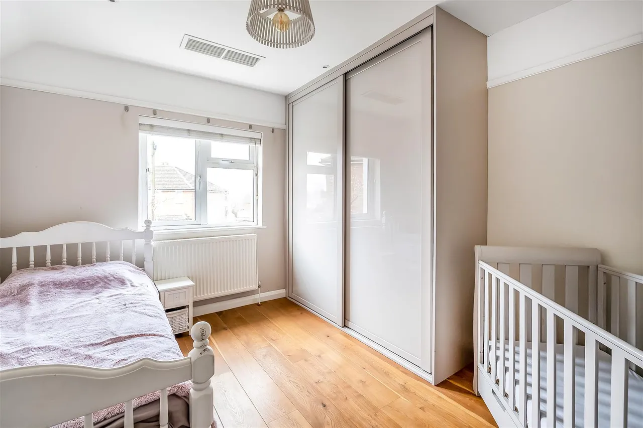 Poplar Avenue, Leatherhead, KT22, photo 7