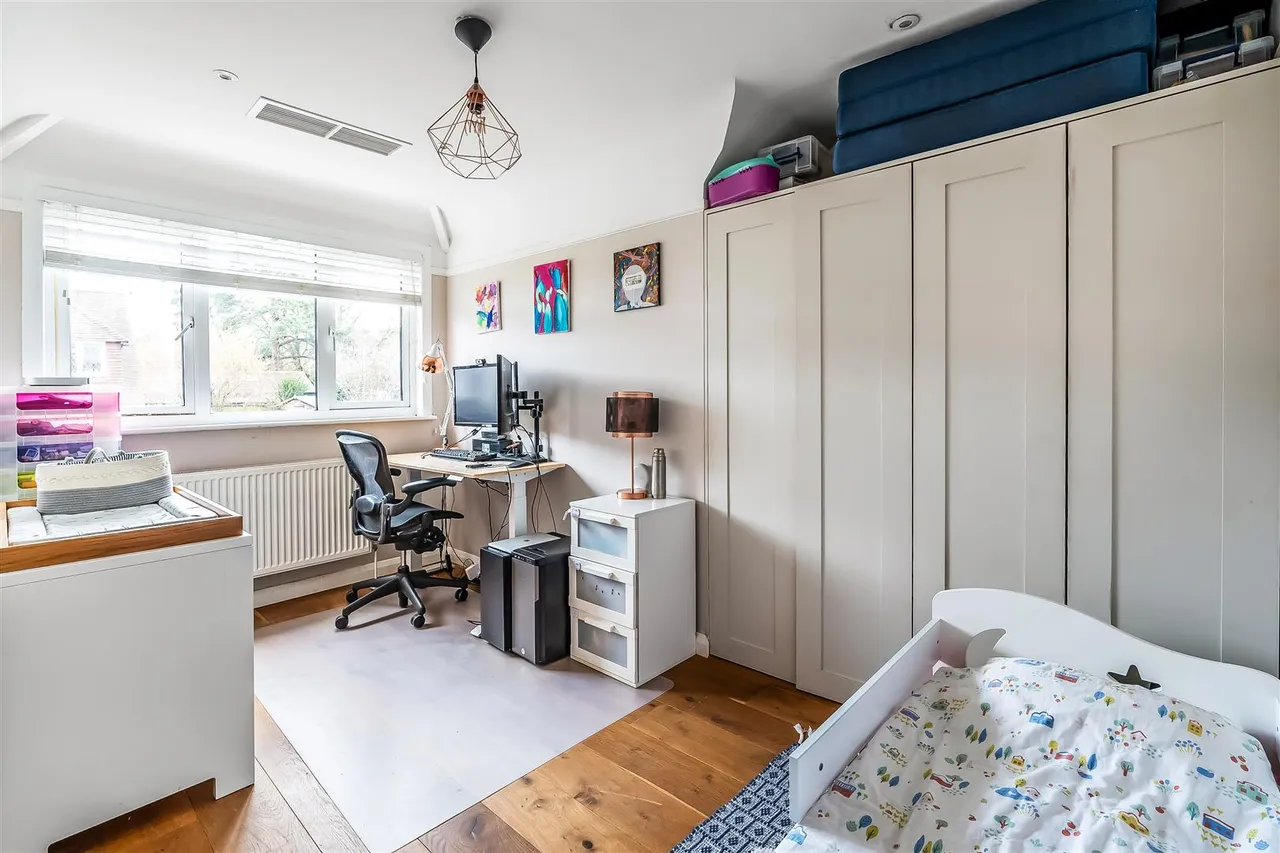 Poplar Avenue, Leatherhead, KT22, photo 10