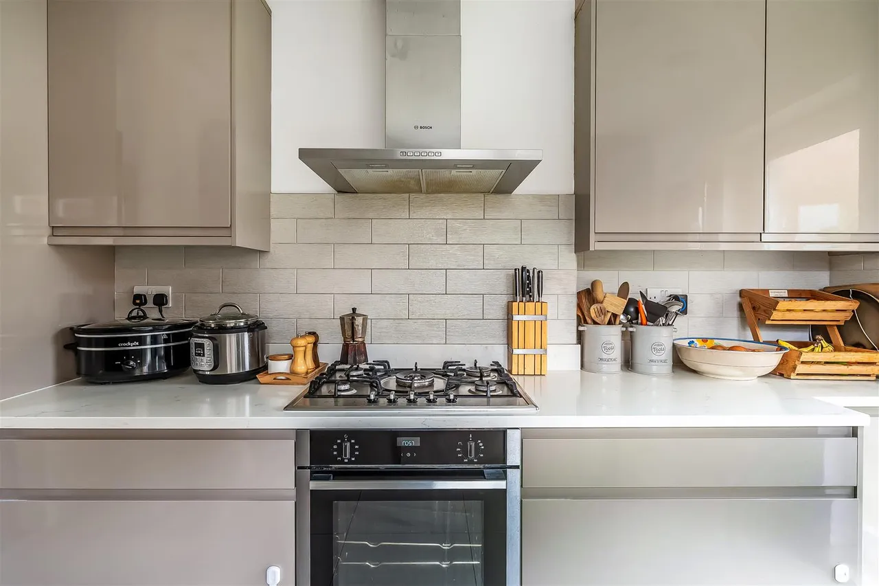 Poplar Avenue, Leatherhead, KT22, photo 12