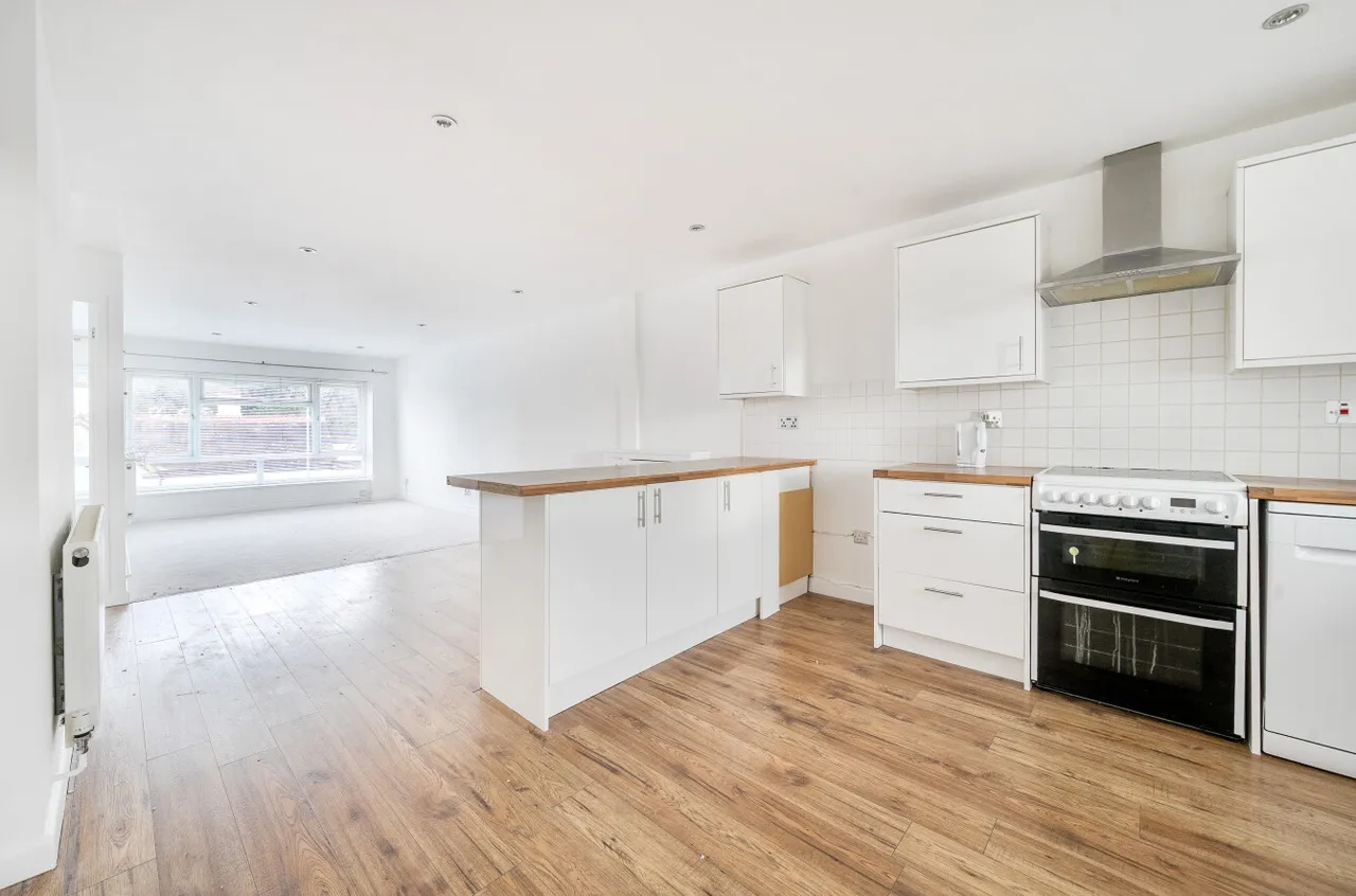 2 bed flat to rent, Barnes Lane, Sarisbury Green, SO31