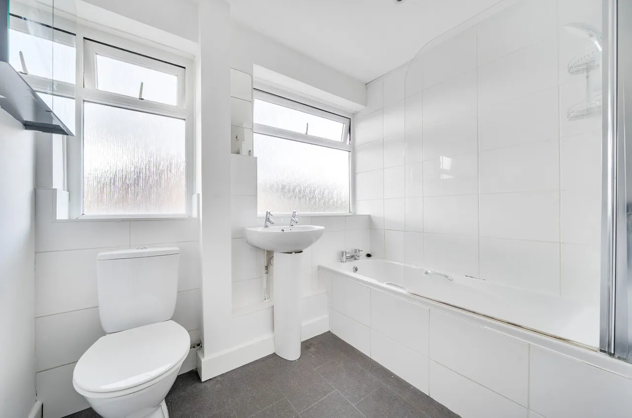 Barnes Lane, Sarisbury Green, SO31, photo 10