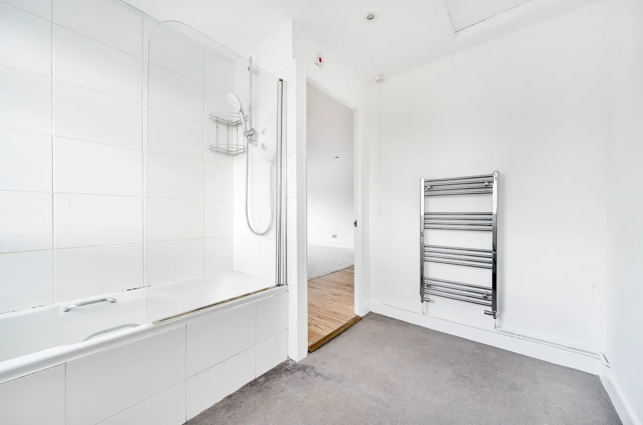 Barnes Lane, Sarisbury Green, SO31, photo 11