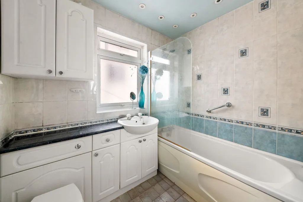 Greenford Road, Greenford, photo 12
