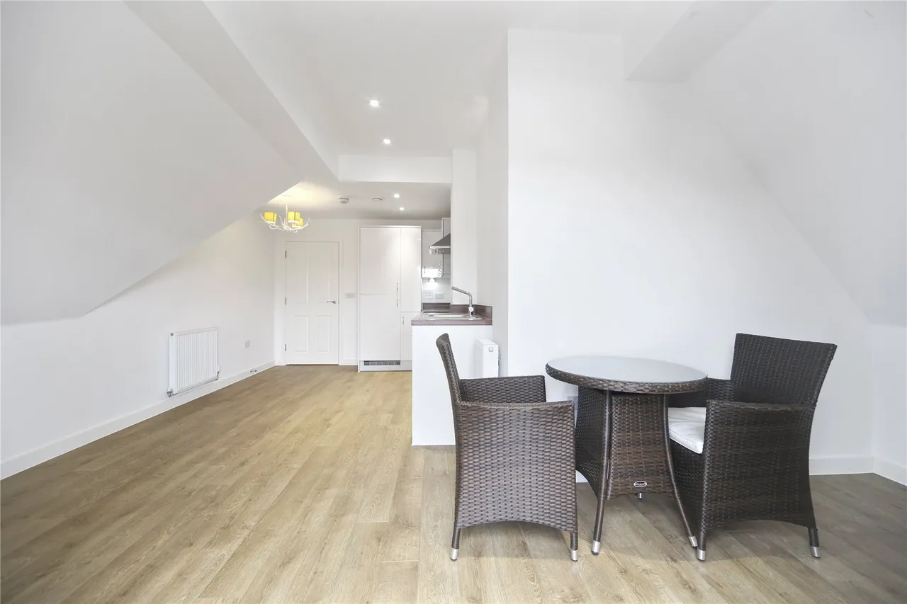 Greenwood Place, Hersham, Walton On Thames, KT12, photo 3