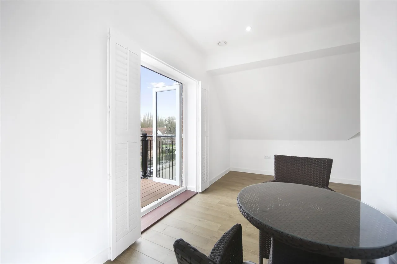 Greenwood Place, Hersham, Walton On Thames, KT12, photo 2