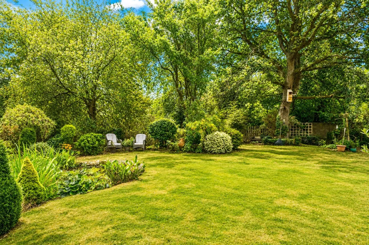 Sun Gardens, Burghfield Common, Reading, Berkshire, RG7 3JB, photo 2