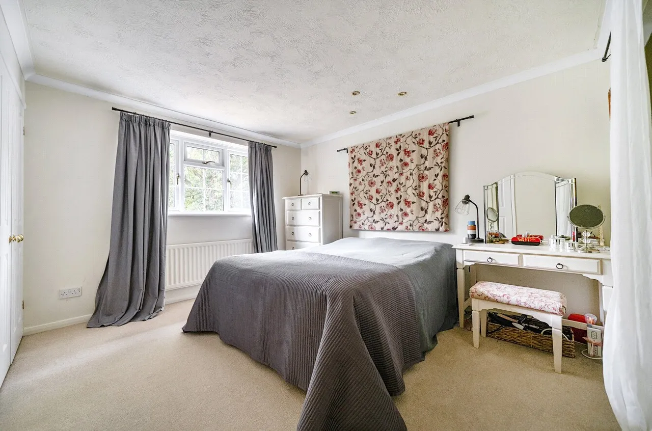 Sun Gardens, Burghfield Common, Reading, Berkshire, RG7 3JB, photo 5