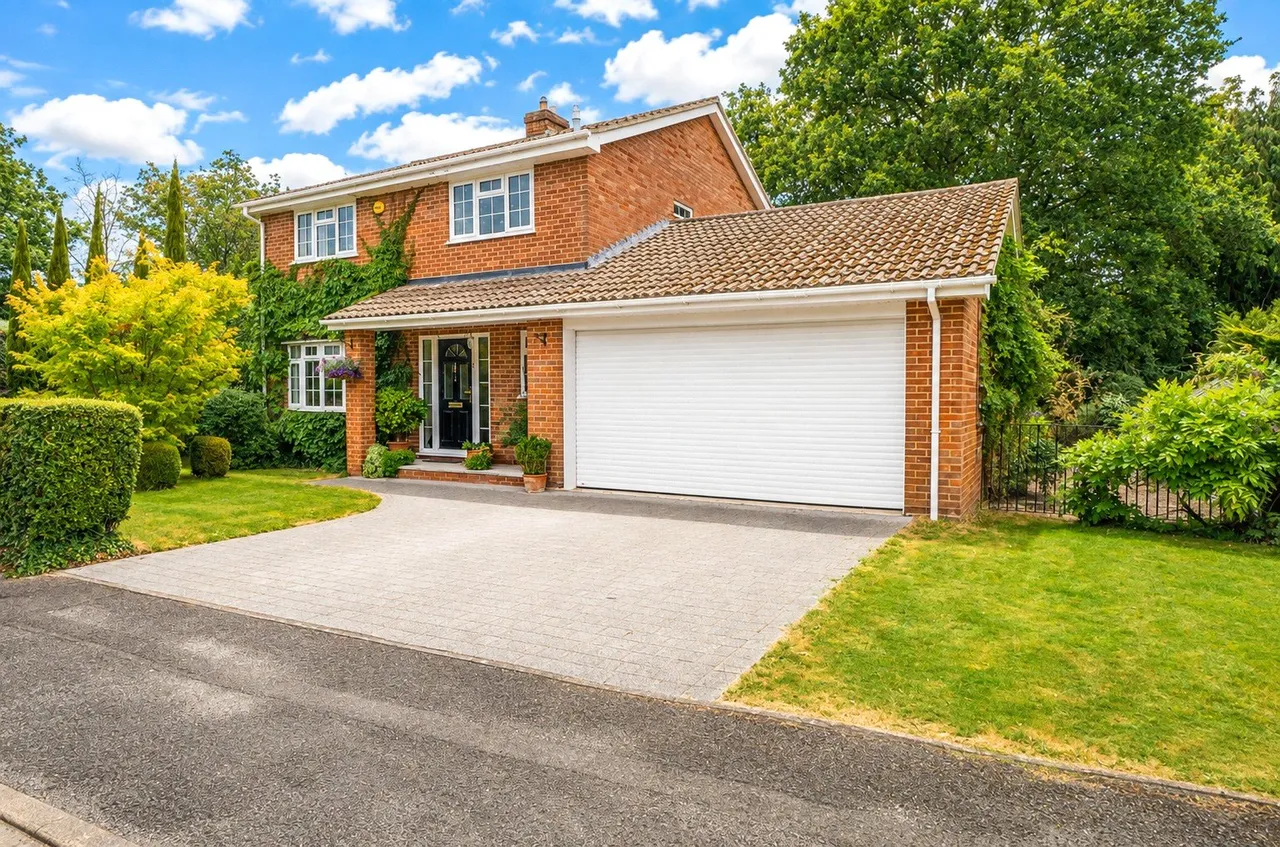 Sun Gardens, Burghfield Common, Reading, Berkshire, RG7 3JB, photo 6