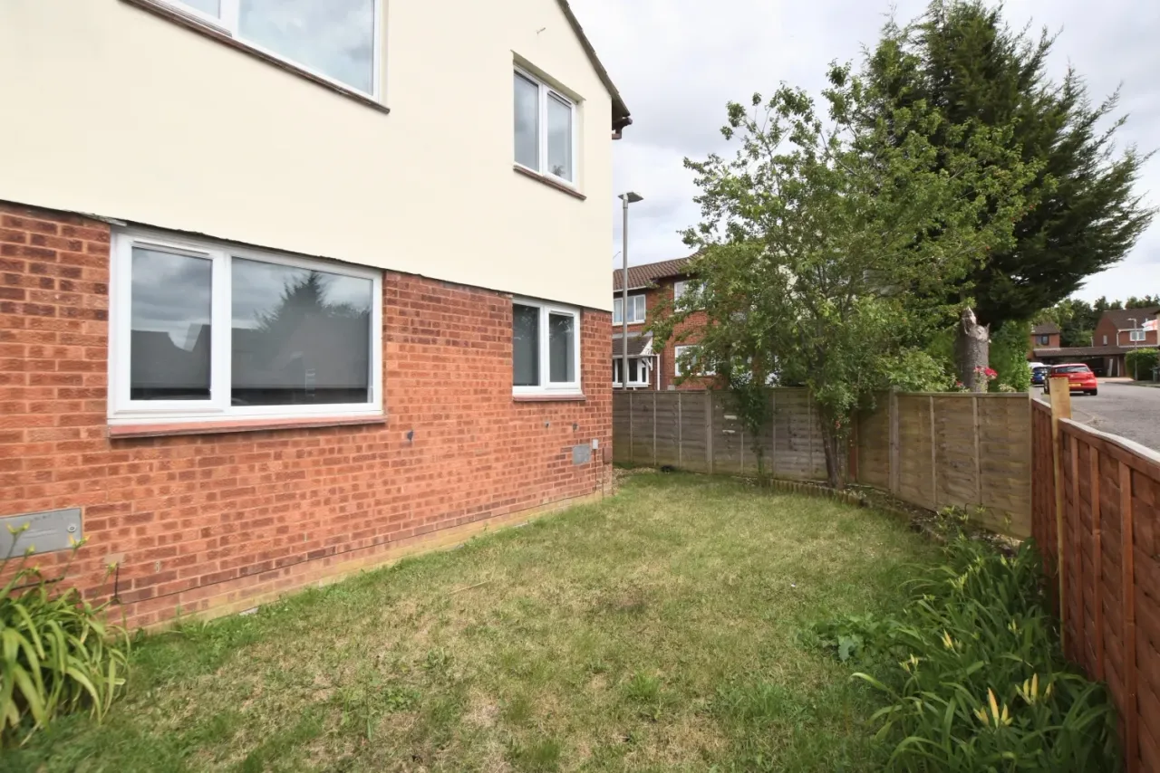 Simonsbath, Furzton, Milton Keynes, Buckinghamshire, MK4 1DR, photo 14