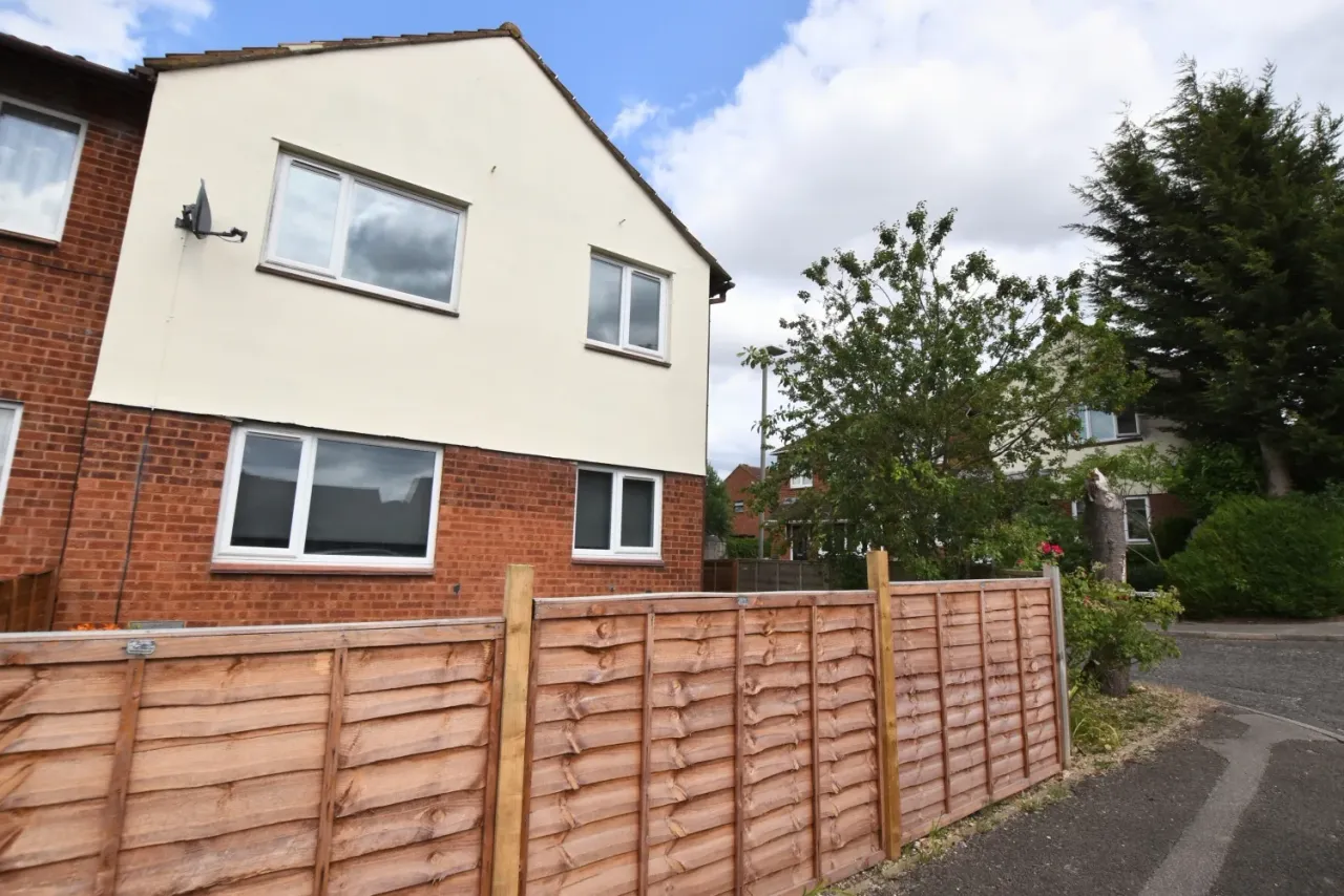 Simonsbath, Furzton, Milton Keynes, Buckinghamshire, MK4 1DR, photo 15
