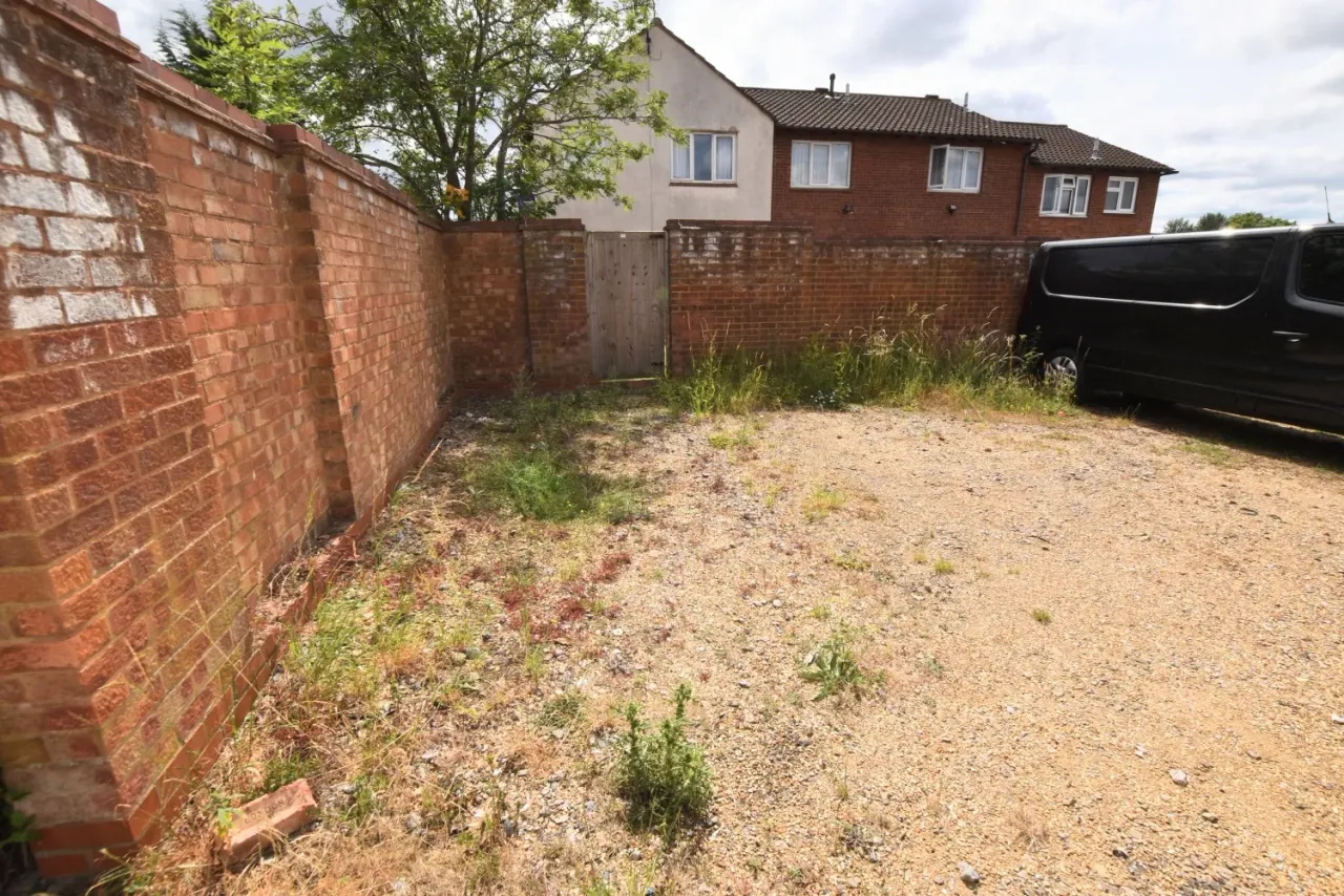 Simonsbath, Furzton, Milton Keynes, Buckinghamshire, MK4 1DR, photo 16