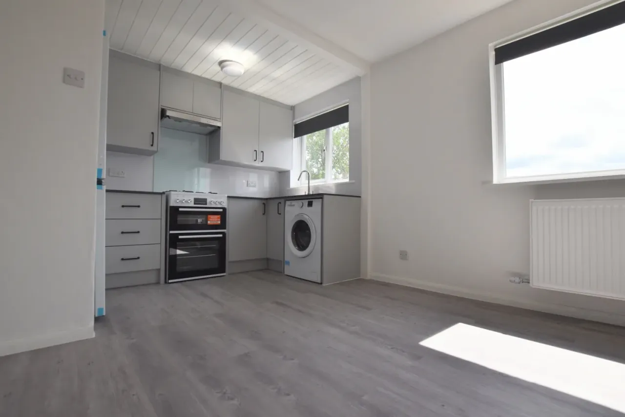 Simonsbath, Furzton, Milton Keynes, Buckinghamshire, MK4 1DR, photo 7