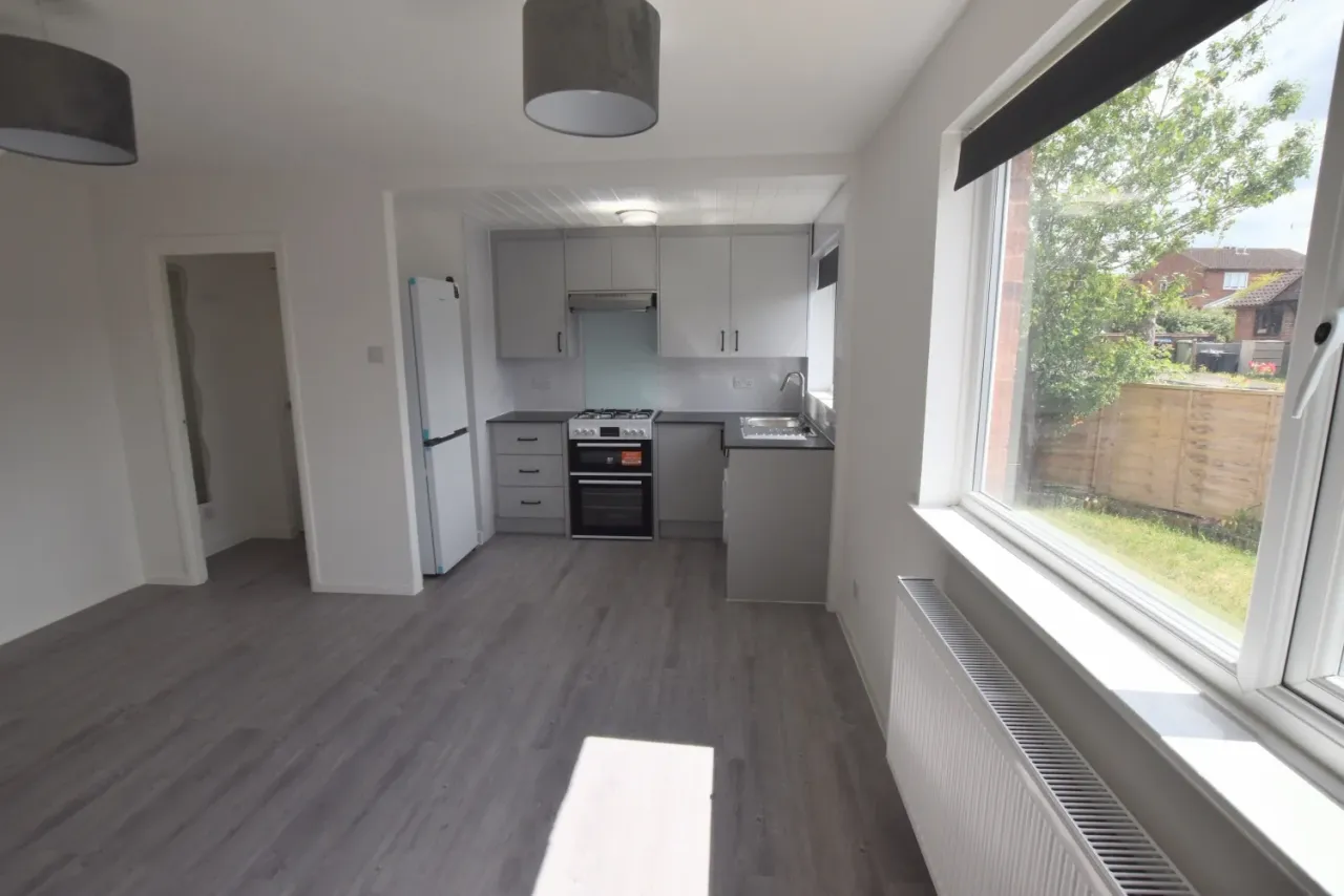 Simonsbath, Furzton, Milton Keynes, Buckinghamshire, MK4 1DR, photo 2